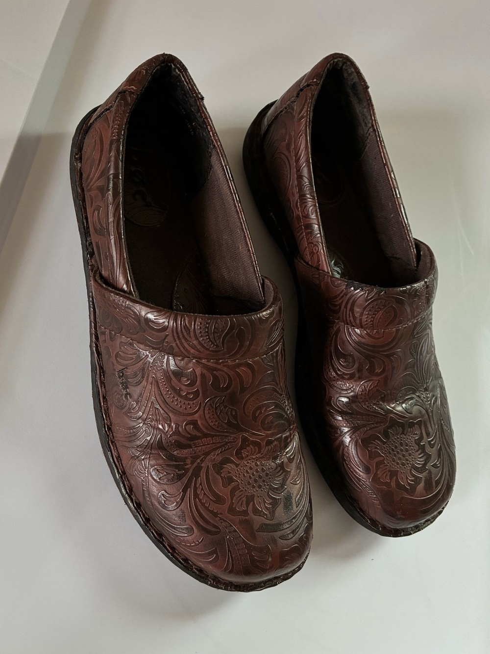 b.o.c. Born  Grunge Brown Embossed Floral Paisley Clogs Slip On Shoes Womens 9